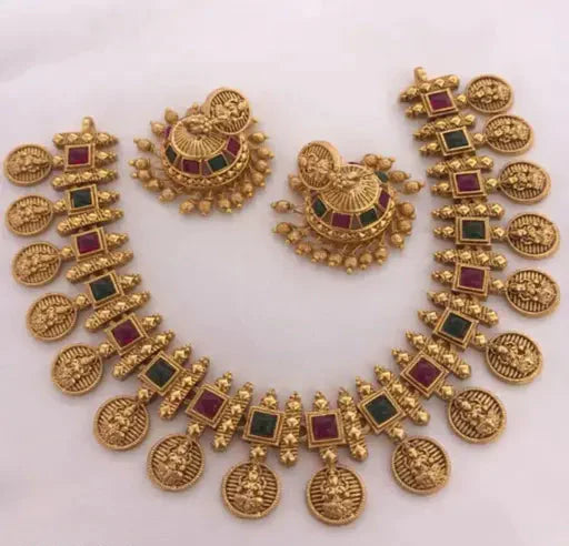 FURBELOW™ Golden Jewellery Set