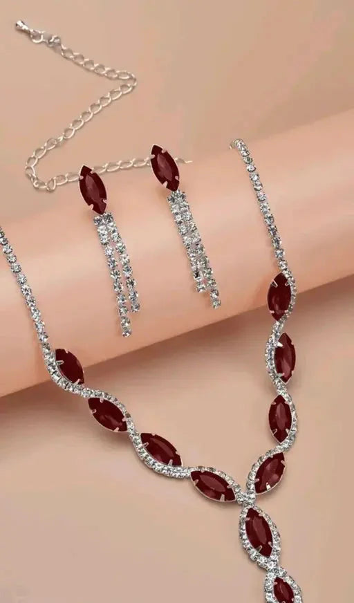 FURBELOW™ Silver & Pearl Jewellery Set